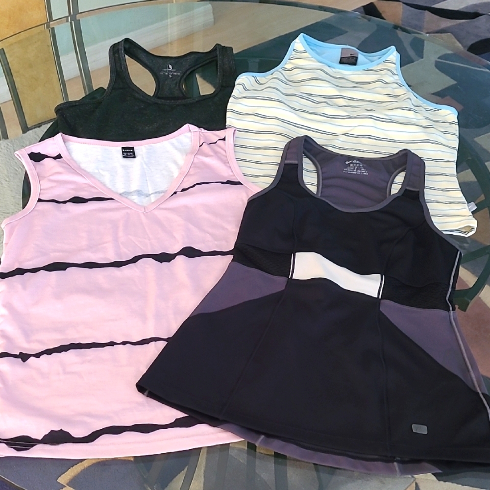 Athletic Set of 4 T-shirts ❤️
